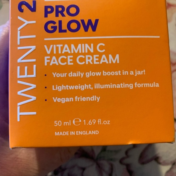Twenty Pro Glow Vitamin C Face Cream - Picture 1 of 3